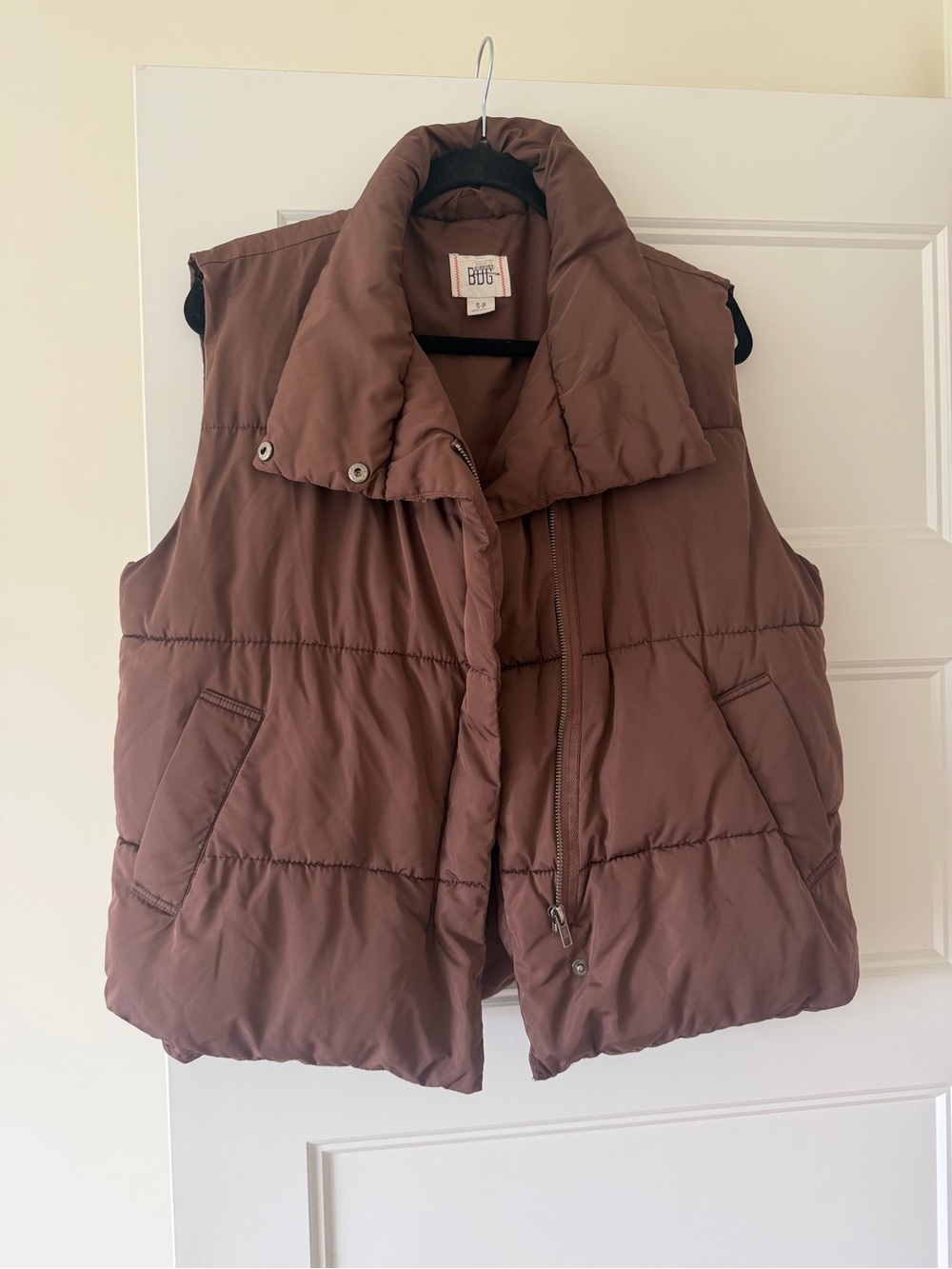 BDG Quilted Puffer Vest in Brown size S